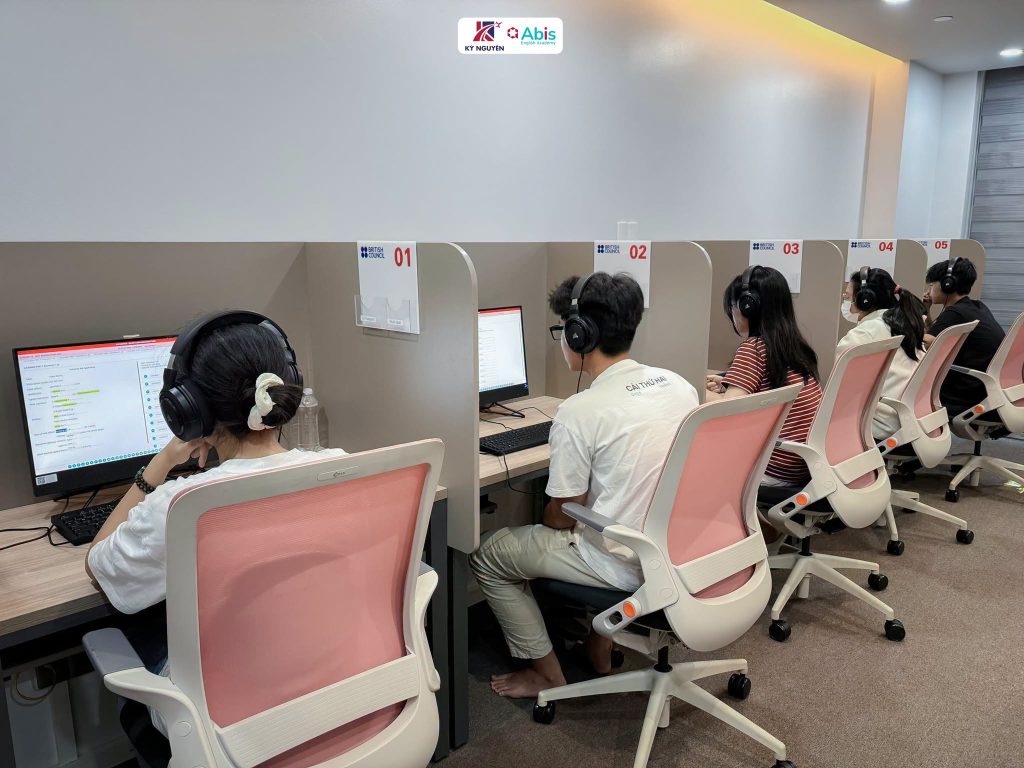 Thi thử trực tiếp trên hệ thống phòng máy Hội đồng Anh