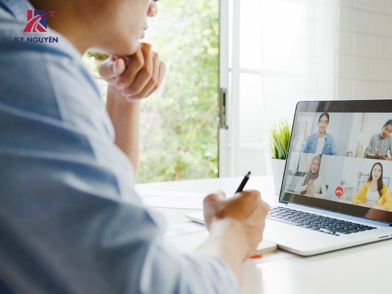 có nên tự học ielts không